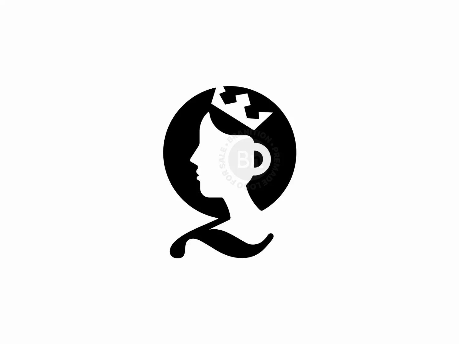 Q Queen Puzzle Mind Logo
